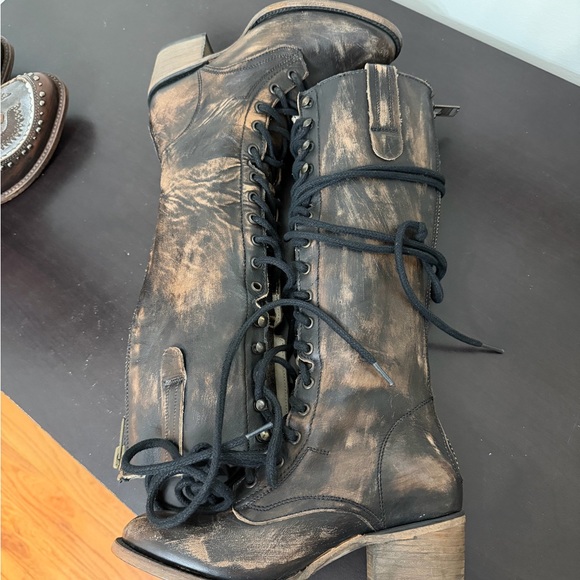 Freebird by Steven Grany Distressed Black and Brown Lace-Up Boots 7 - Picture 3 of 11